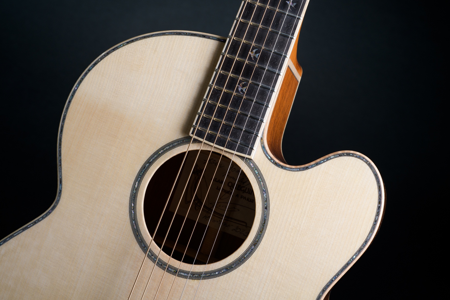 Jumbo Pan Coup&eacute; Table - alain-queguiner.com